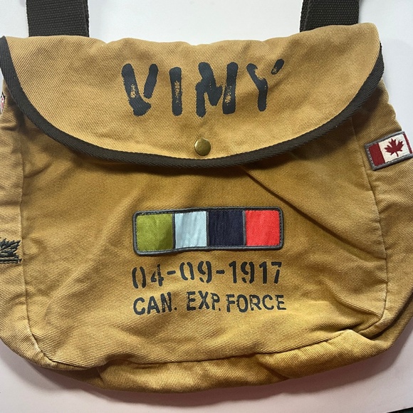 Red Canoe Vimy Canvas Bag - Picture 1 of 5
